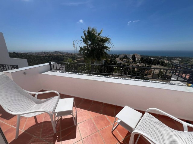4 Bedrooms Apartment in Calahonda