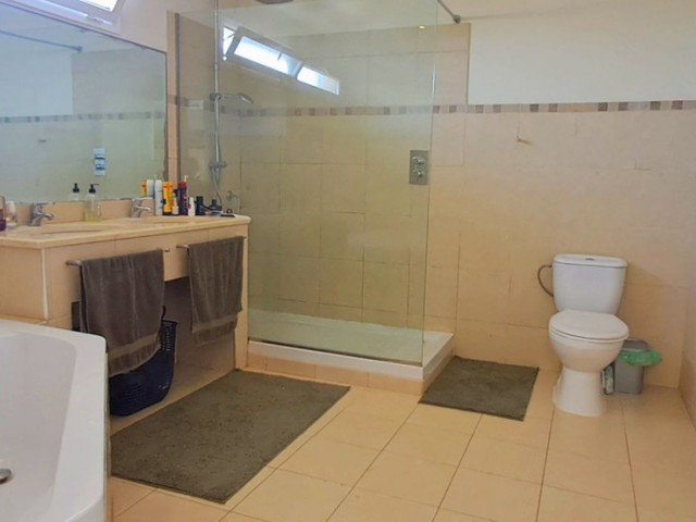Villa avec 6 Chambres  à Marbella