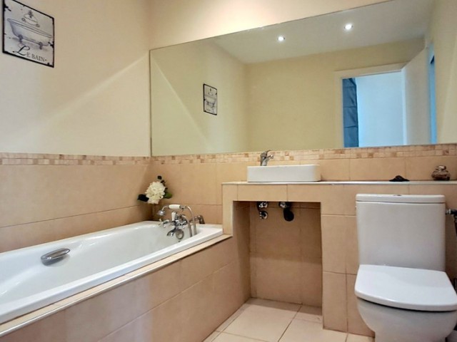 Villa avec 6 Chambres  à Marbella