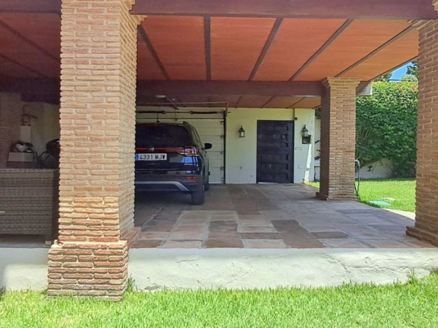 Villa avec 6 Chambres  à Marbella