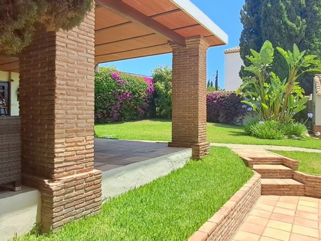 Villa avec 6 Chambres  à Marbella