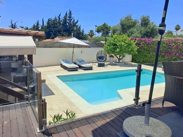 Villa avec 6 Chambres  à Marbella