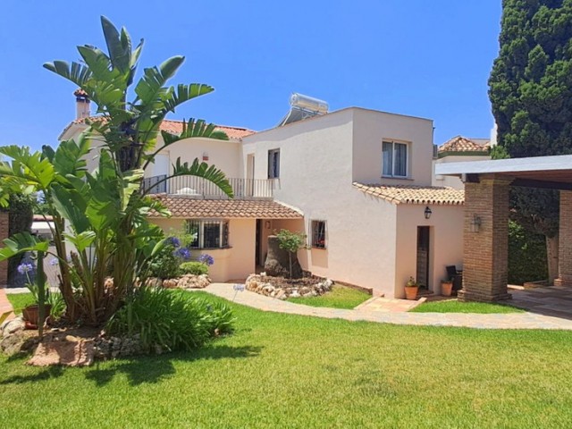 Villa avec 6 Chambres  à Marbella