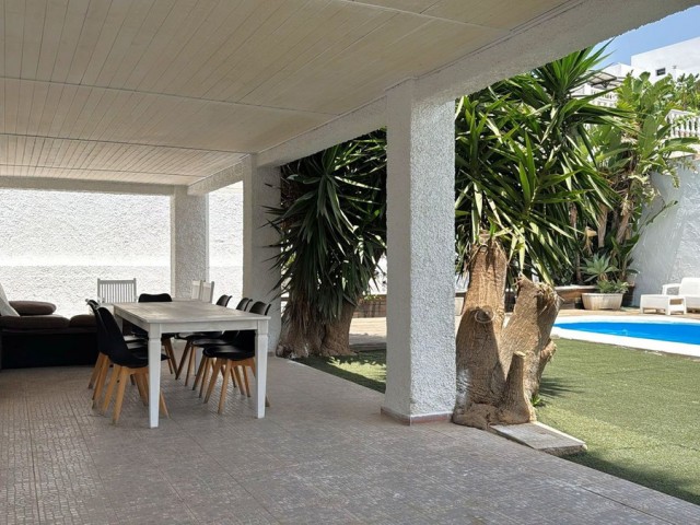3 Sovrums Villa i Estepona