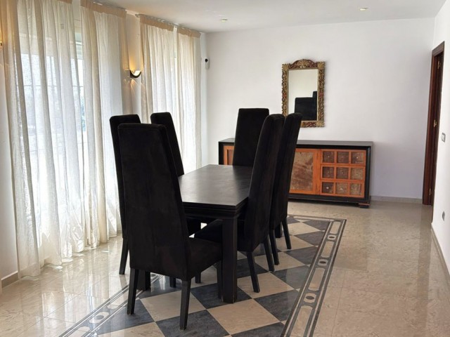 3 Sovrums Villa i Estepona