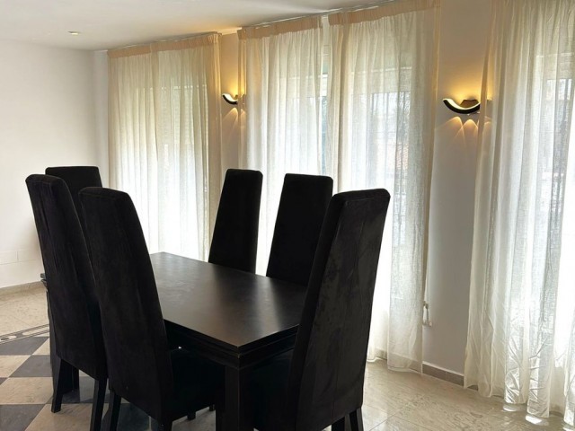 3 Sovrums Villa i Estepona