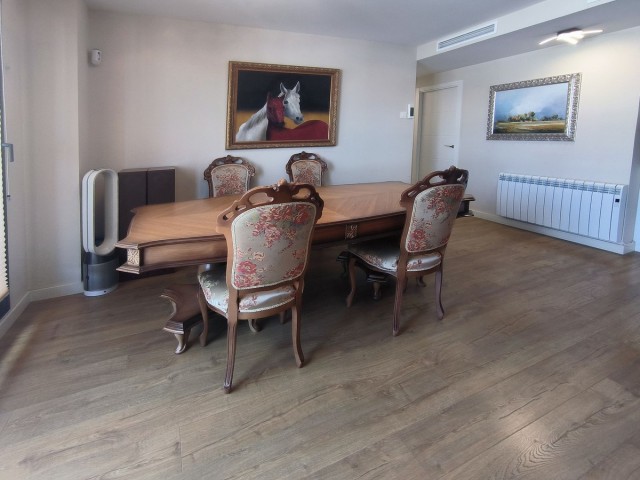 Penthouse avec 3 Chambres  à Estepona