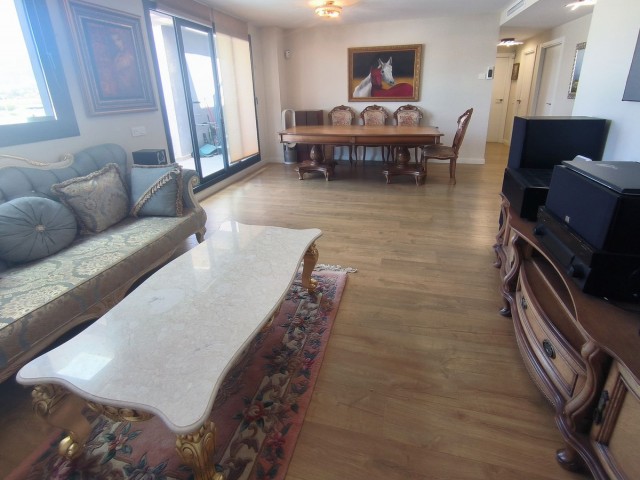 Penthouse avec 3 Chambres  à Estepona