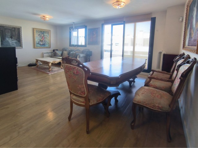 Penthouse avec 3 Chambres  à Estepona