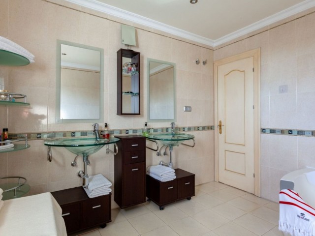 5 Makuuhuoneen Huvila Mijas Golf