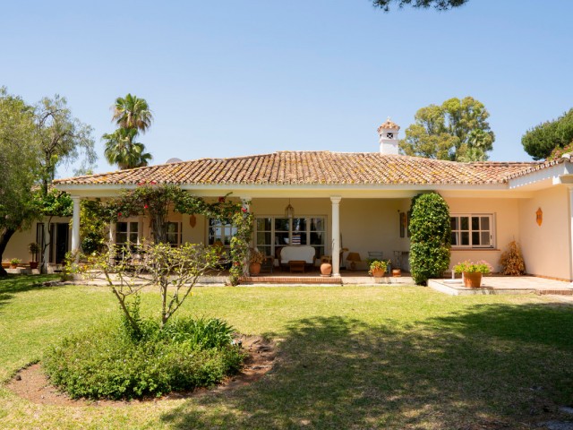 4 Sovrums Villa i Estepona