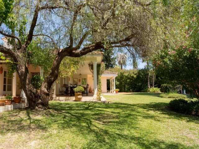 4 Sovrums Villa i Estepona