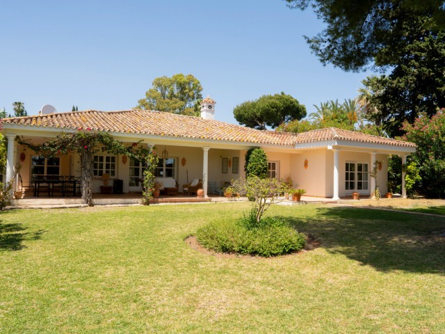 4 Sovrums Villa i Estepona
