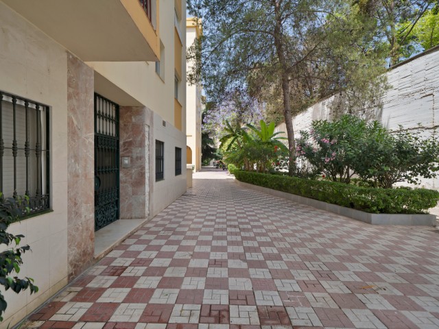 Apartamento con 3 Dormitorios  en Marbella