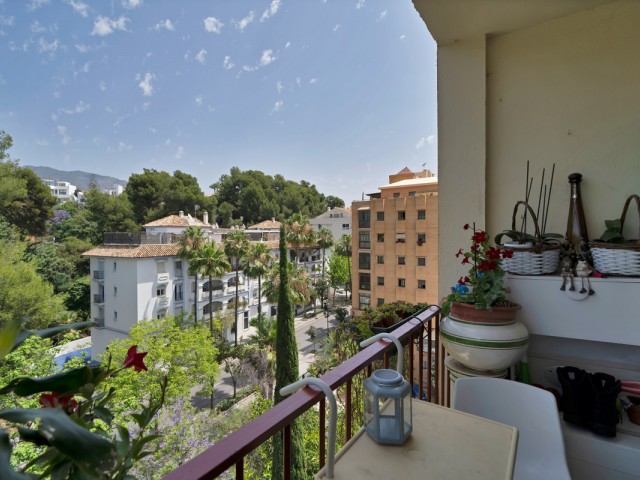 Apartamento con 3 Dormitorios  en Marbella