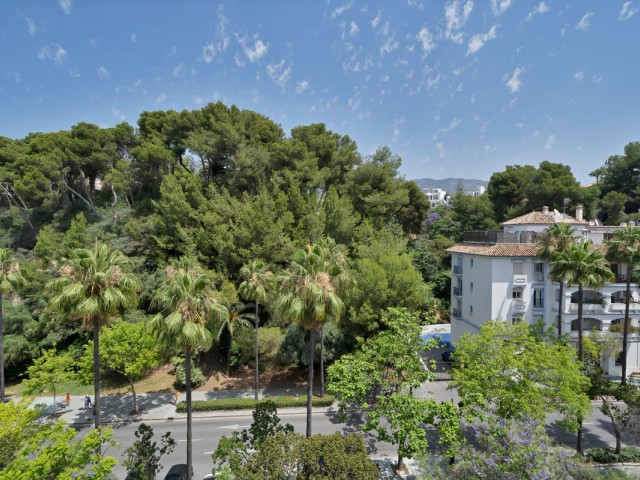 Apartamento con 3 Dormitorios  en Marbella