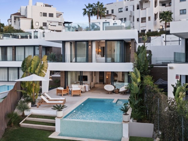 6 Sovrums Villa i Estepona