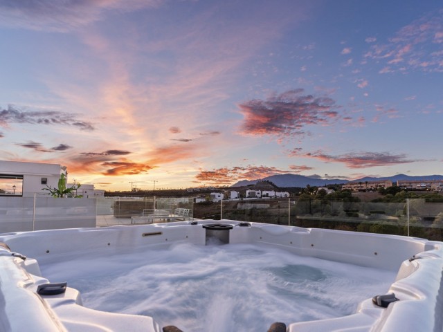 6 Sovrums Villa i Estepona