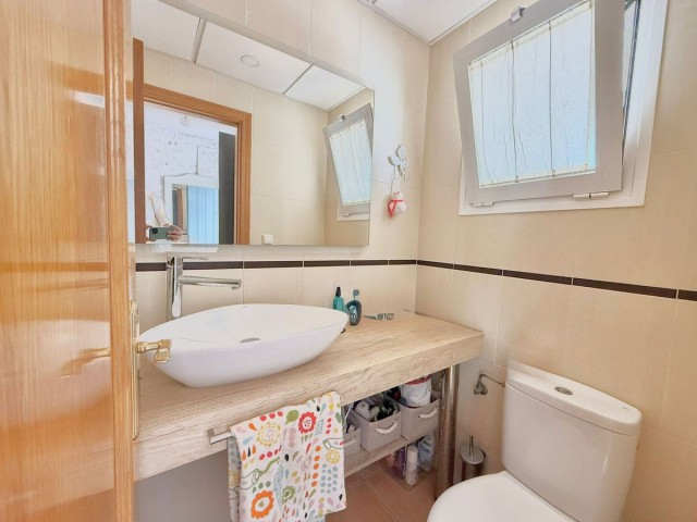 Adosado con 4 Dormitorios  en Torreblanca