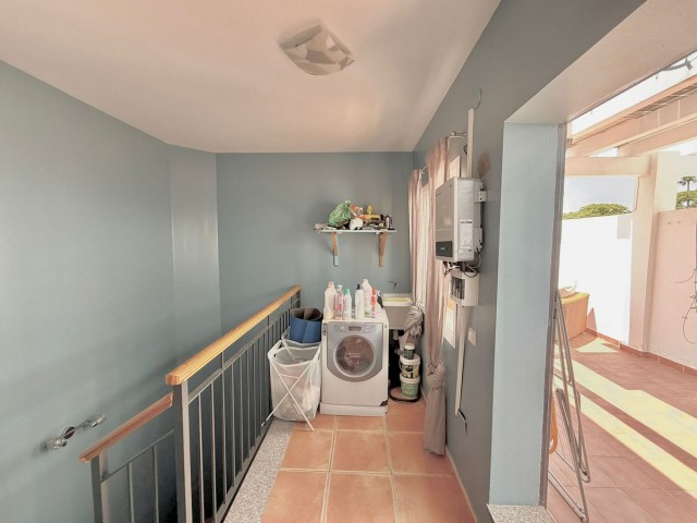 Adosado con 4 Dormitorios  en Torreblanca