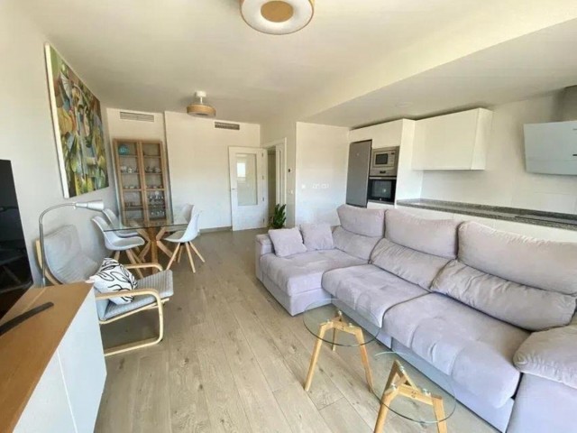 Apartamento con 4 Dormitorios  en Málaga
