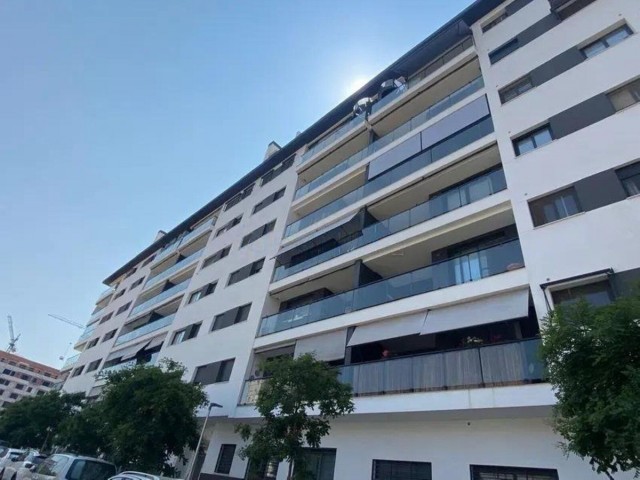 Apartamento con 4 Dormitorios  en Málaga