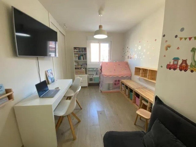 Apartamento con 4 Dormitorios  en Málaga