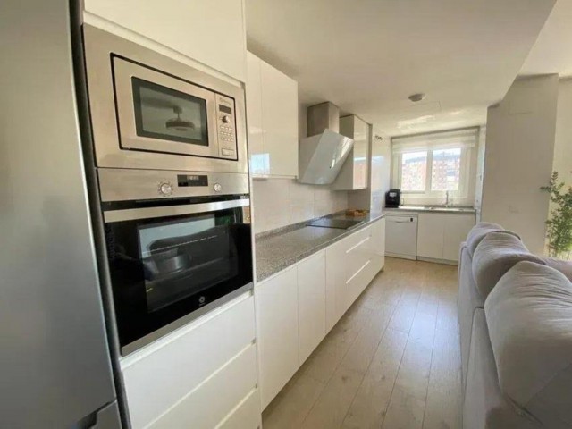 Apartamento con 4 Dormitorios  en Málaga