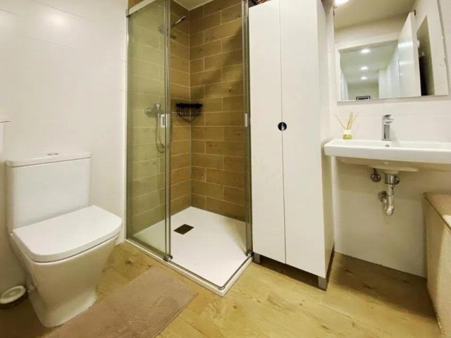 Apartamento con 4 Dormitorios  en Málaga