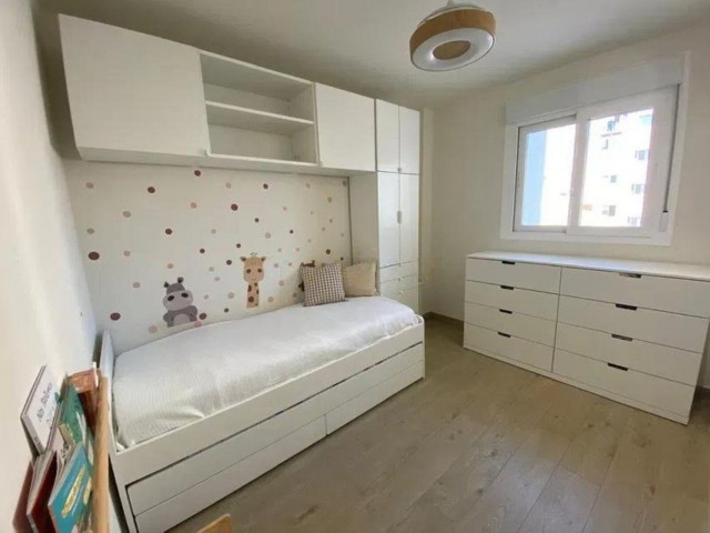 Apartamento con 4 Dormitorios  en Málaga