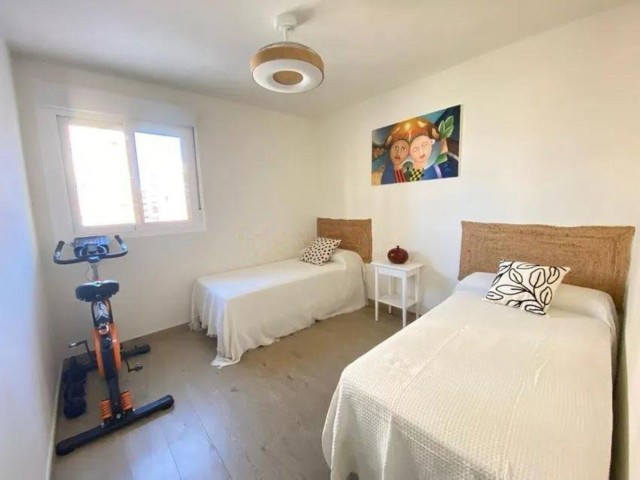 Apartamento con 4 Dormitorios  en Málaga