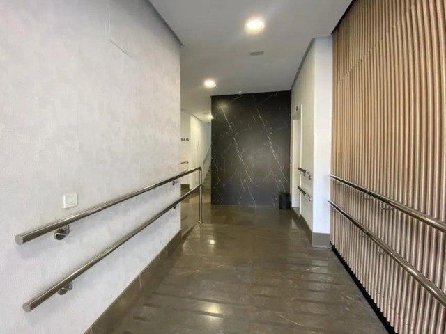 Apartamento con 4 Dormitorios  en Málaga