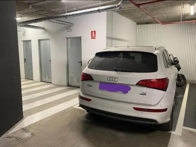 Apartamento con 4 Dormitorios  en Málaga