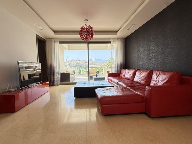 3 Bedrooms Apartment in Benahavís