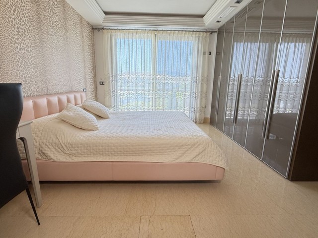 3 Bedrooms Apartment in Benahavís