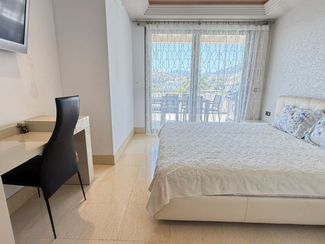 3 Bedrooms Apartment in Benahavís