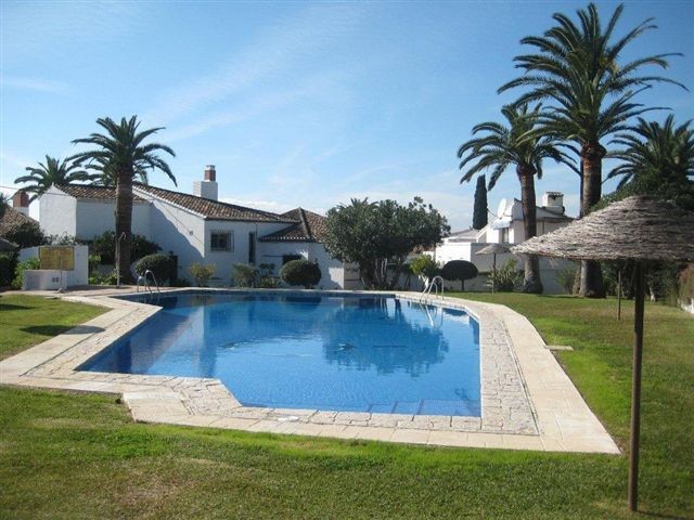 Maison mitoyenne avec 3 Chambres  à Estepona