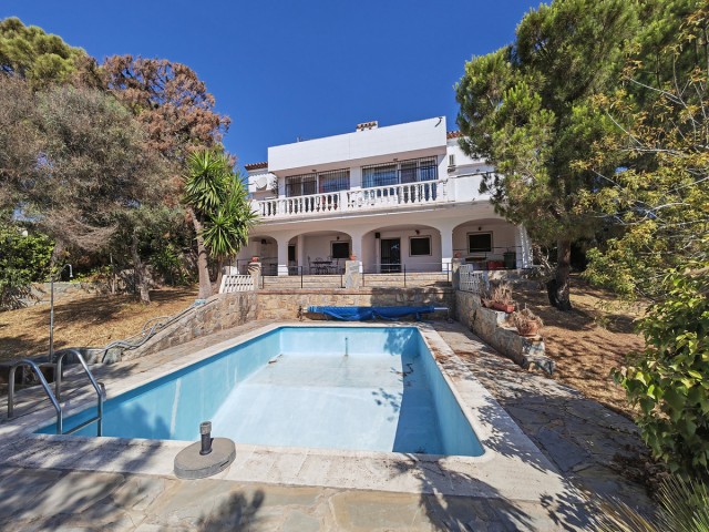 6 Sovrums Villa i Estepona