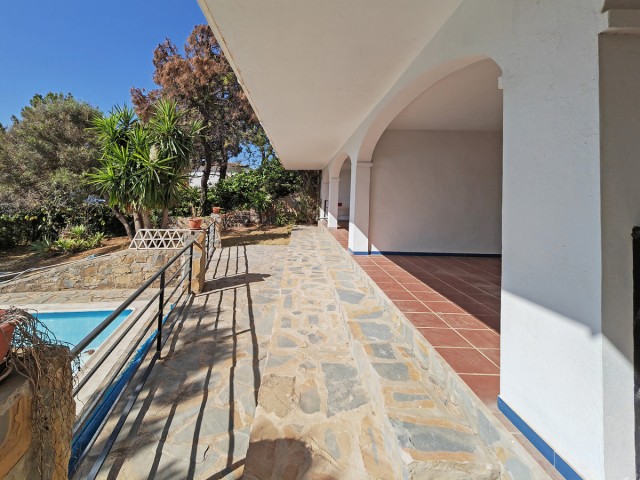 6 Sovrums Villa i Estepona