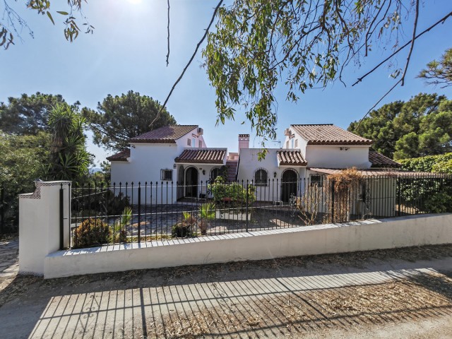 6 Sovrums Villa i Estepona