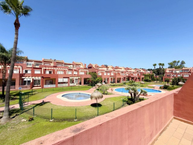 Adosado con 4 Dormitorios  en Sotogrande