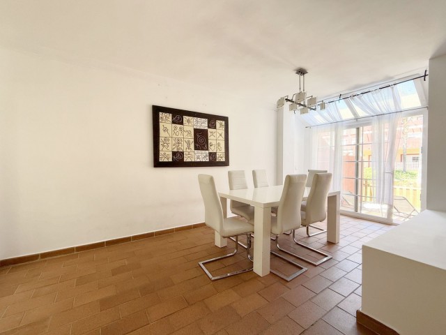 Maison mitoyenne avec 4 Chambres  à Sotogrande