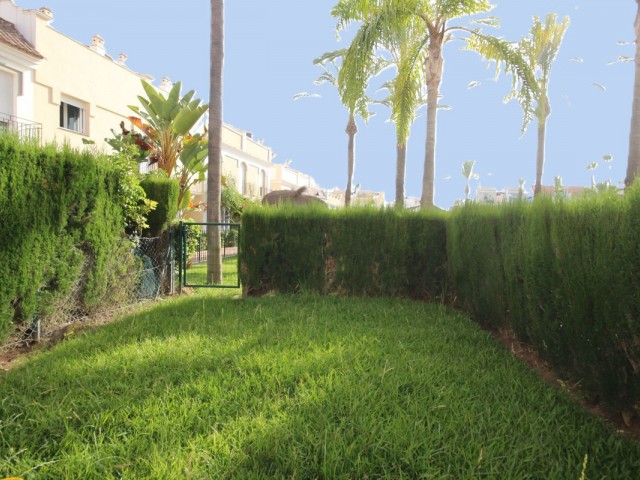 Maison mitoyenne avec 3 Chambres  à Bahía de Marbella