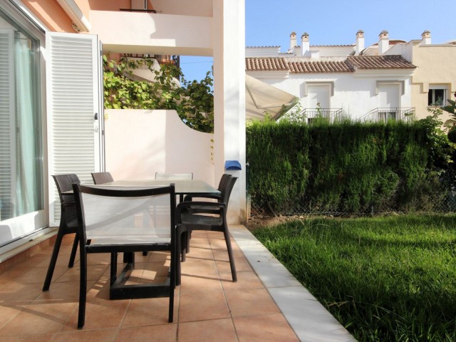 Maison mitoyenne avec 3 Chambres  à Bahía de Marbella