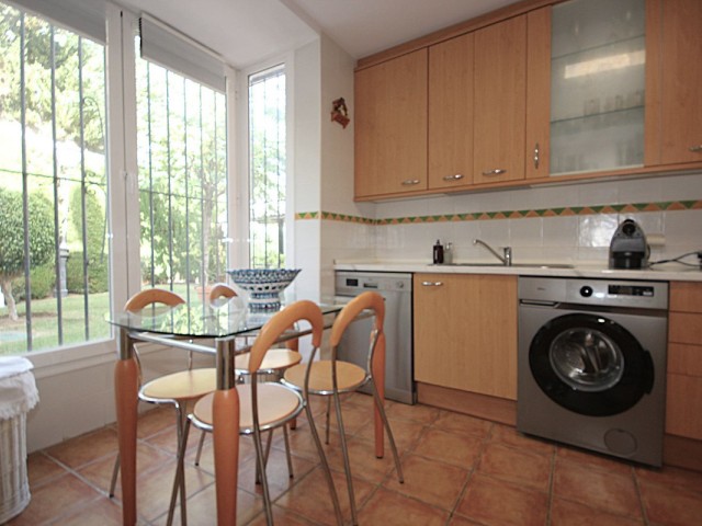 Maison mitoyenne avec 3 Chambres  à Bahía de Marbella