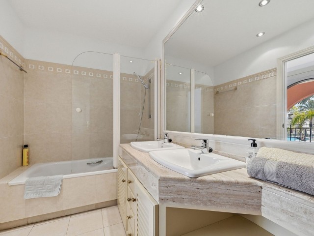 3 Bedrooms Townhouse in Bahía de Marbella