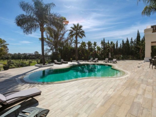6 Slaapkamer Villa in Nueva Andalucía