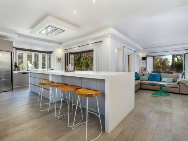 6 Slaapkamer Villa in Nueva Andalucía