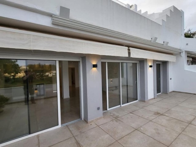 4 Bedrooms Apartment in Benahavís