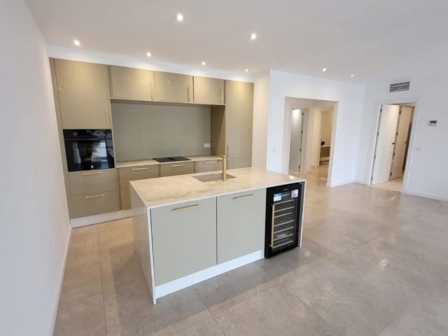 4 Bedrooms Apartment in Benahavís